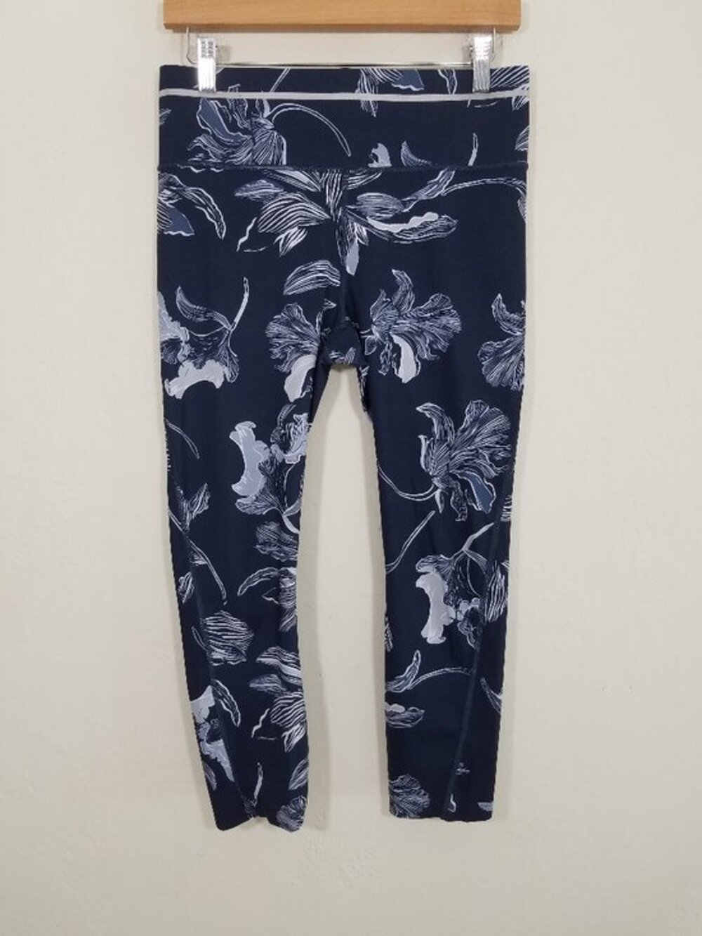 Athleta Floral Crop Legging Reflective Blue Size M